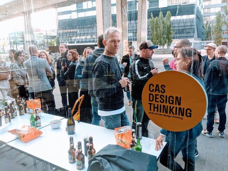 Students of CAS Design Thinking drinking Beer