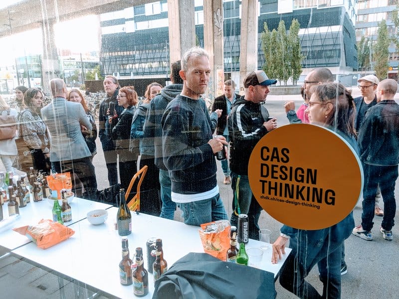 Students of CAS Design Thinking drinking Beer